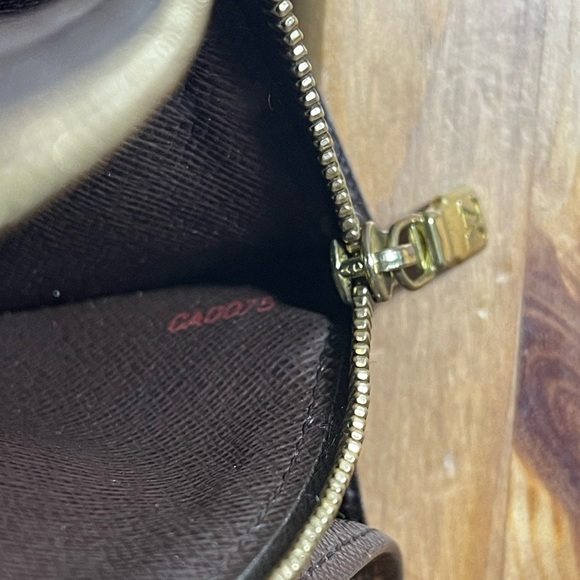 11046 Louis Damier Long Wallet in good condition, Snap not working Easy fix!! - Picture 12 of 16